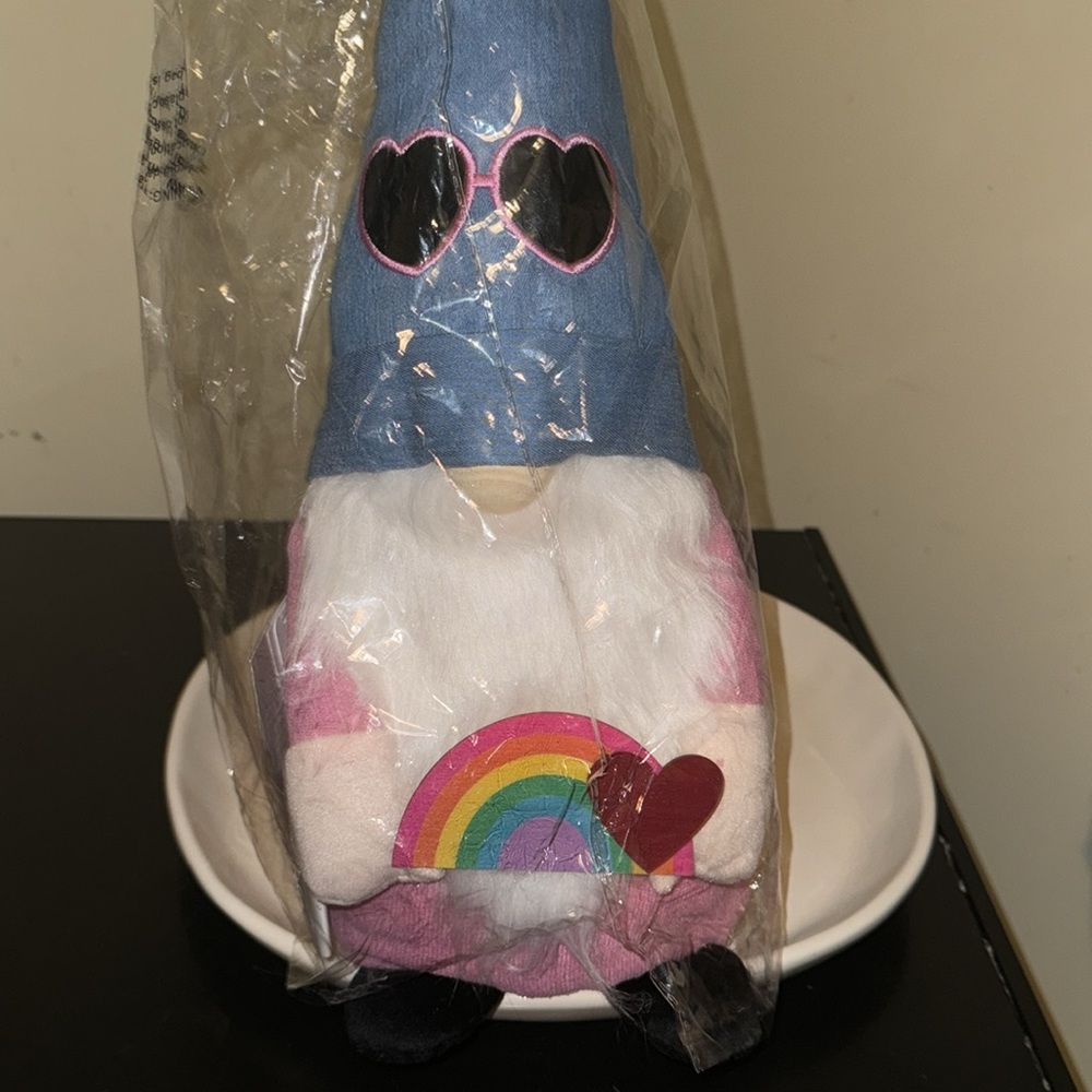 Willow & Riley rainbow gnome - Picture 3 of 3
